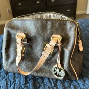 Michael kors purse - EXCELLENT Condition!!